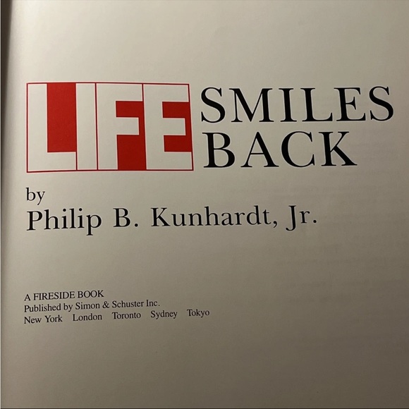 Life Smiles Back - Paperback By Philip B. Kunhardt Jr. - Picture 4 of 4